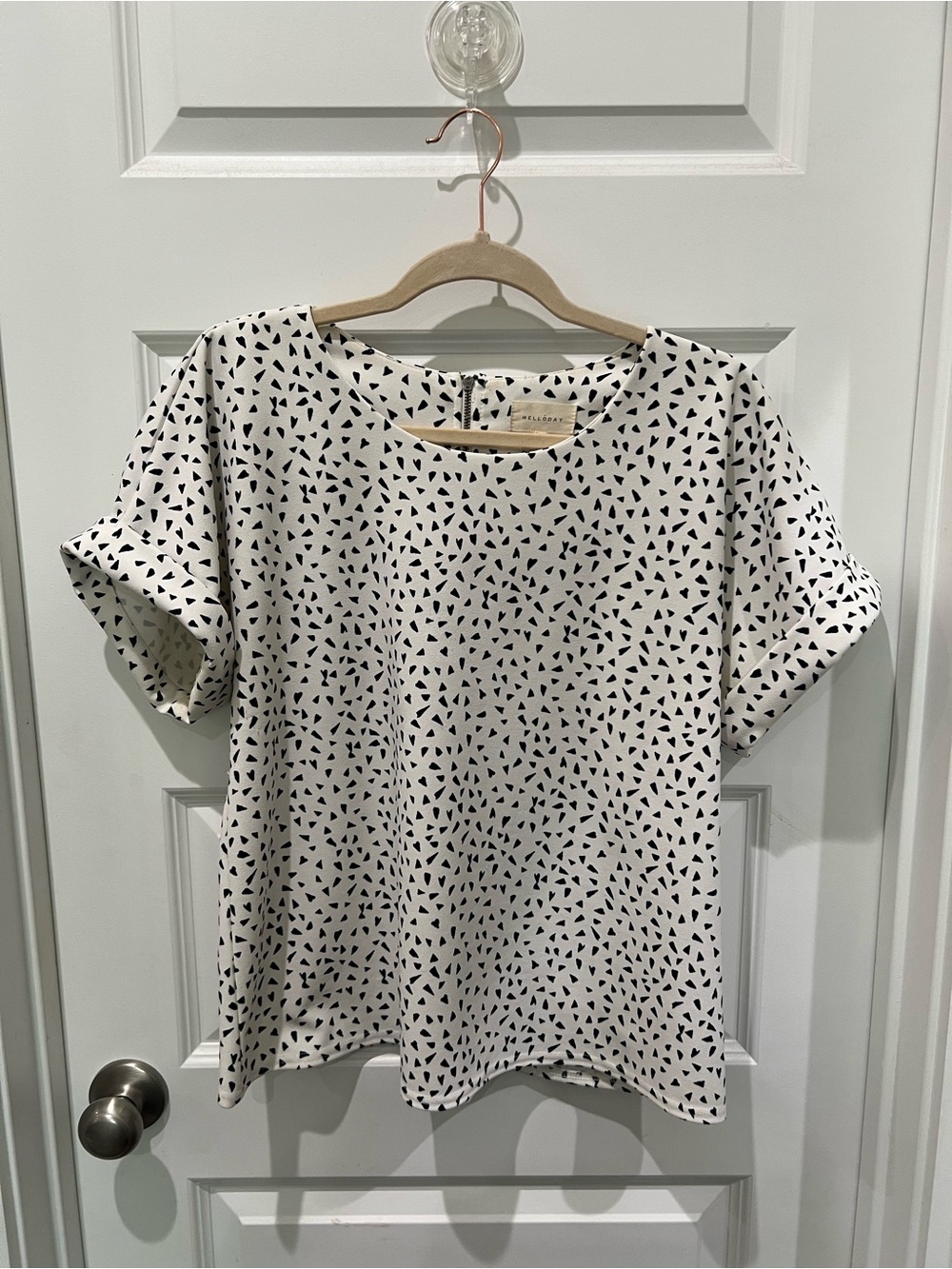 Mellóday Ivory Short Sleeve Top with Black Triangle Print